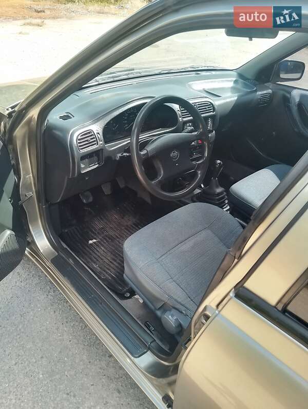 Седан Nissan Sunny 1991 в Сквире