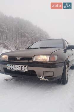 Седан Nissan Sunny 1995 в Хусті