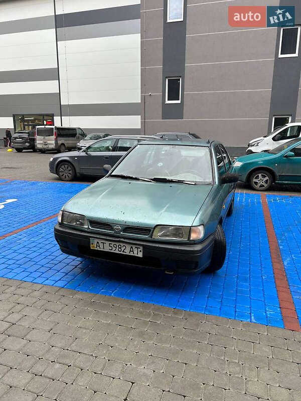 Седан Nissan Sunny 1995 в Івано-Франківську