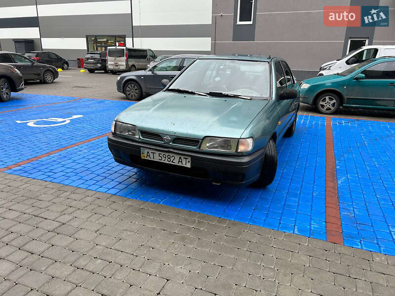 Седан Nissan Sunny 1995 в Івано-Франківську