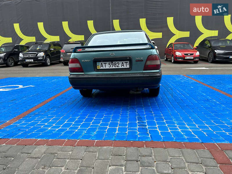 Седан Nissan Sunny 1995 в Івано-Франківську