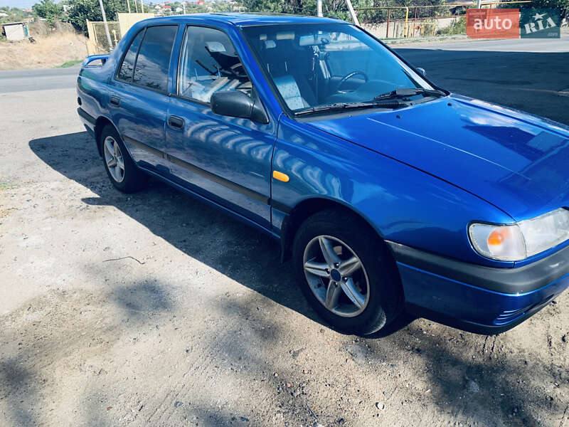 Седан Nissan Sunny 1996 в Одессе