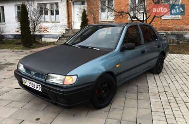 Седан Nissan Sunny 1995 в Надворной