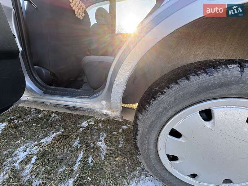 Седан Nissan Sunny 1995 в Бориславе