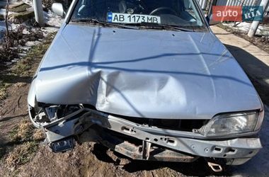 Седан Nissan Sunny 1995 в Ладижині