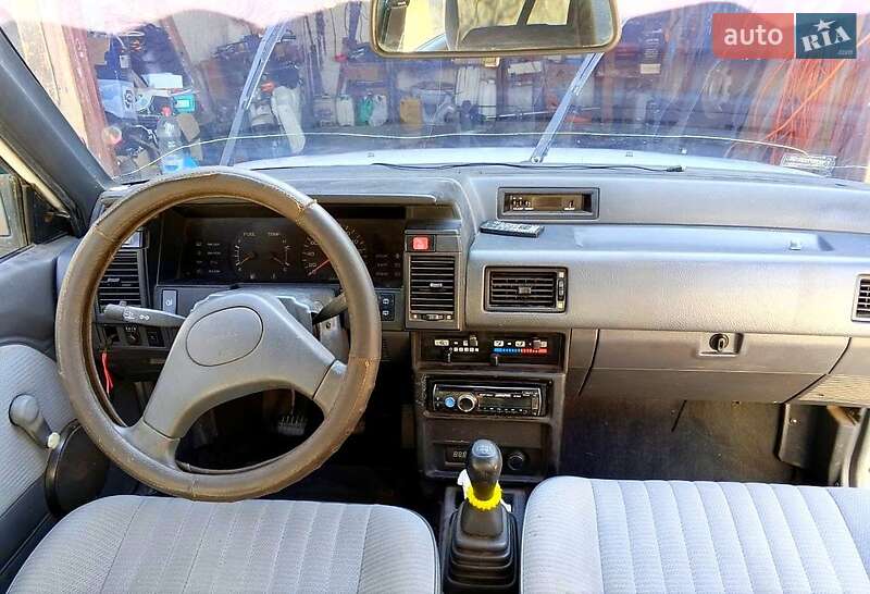 Nissan Sunny 1990