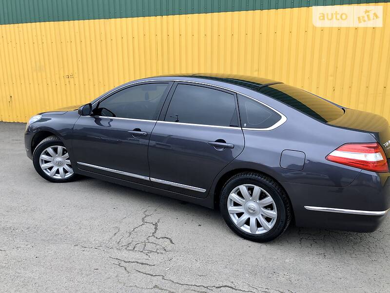 Седан Nissan Teana 2011 в Ужгороді