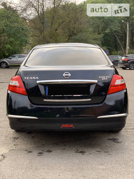 Седан Nissan Teana 2010 в Львові