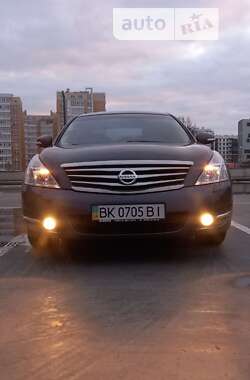 Седан Nissan Teana 2010 в Львове