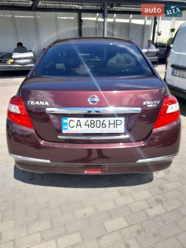 Седан Nissan Teana 2010 в Черкасах