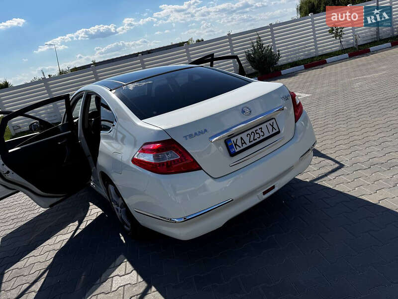 Седан Nissan Teana 2011 в Києві