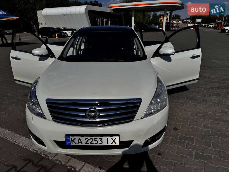 Седан Nissan Teana 2011 в Києві