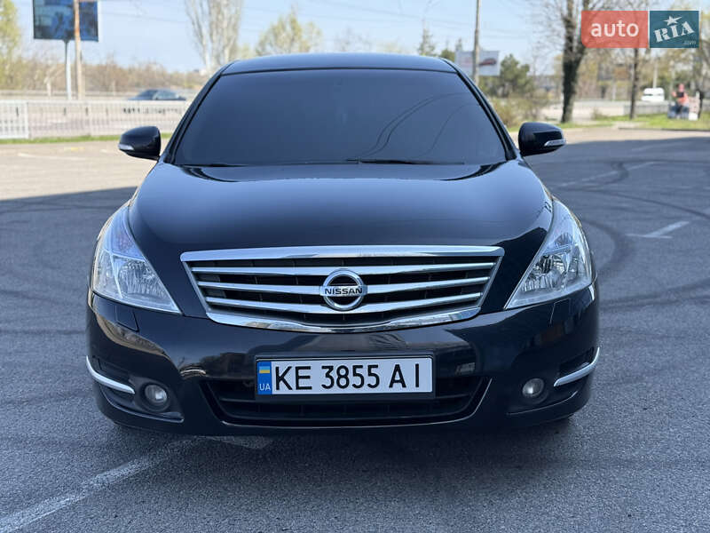 Седан Nissan Teana 2010 в Днепре