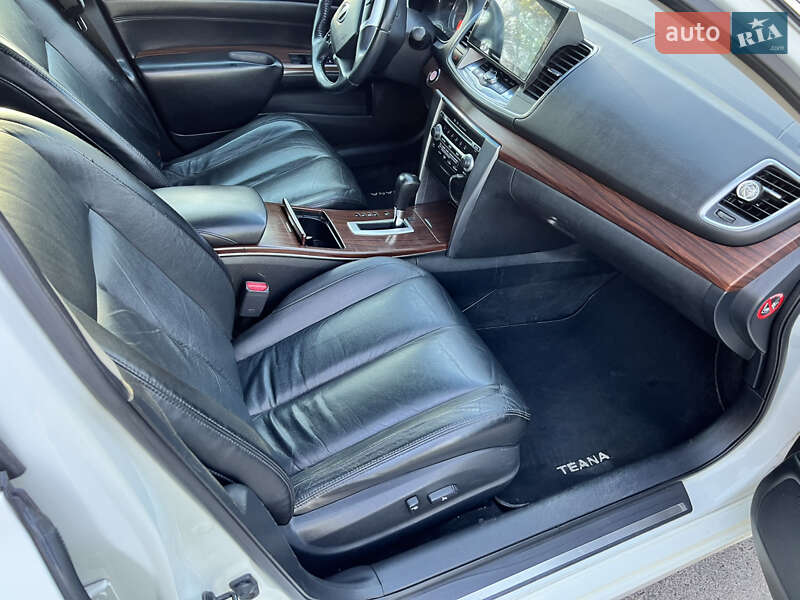 Седан Nissan Teana 2012 в Черкасах