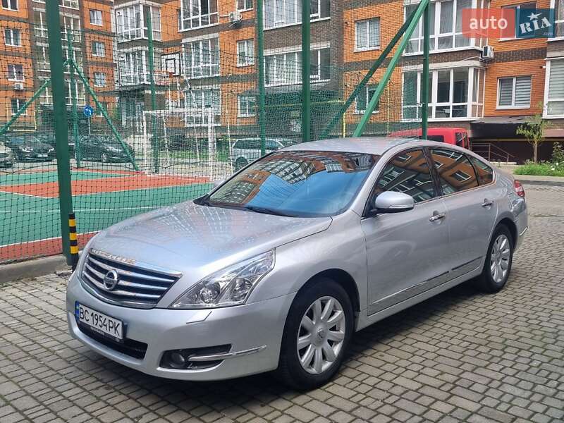 Седан Nissan Teana 2010 в Львове