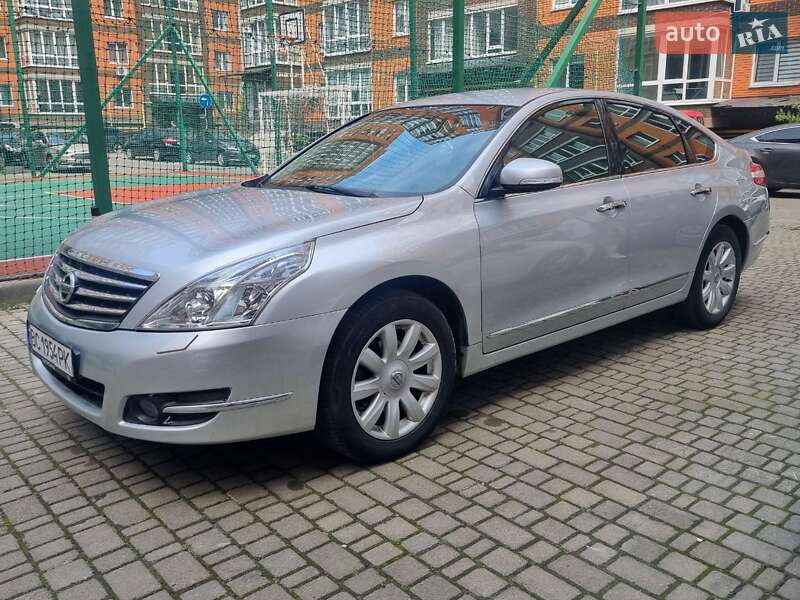 Седан Nissan Teana 2010 в Львове