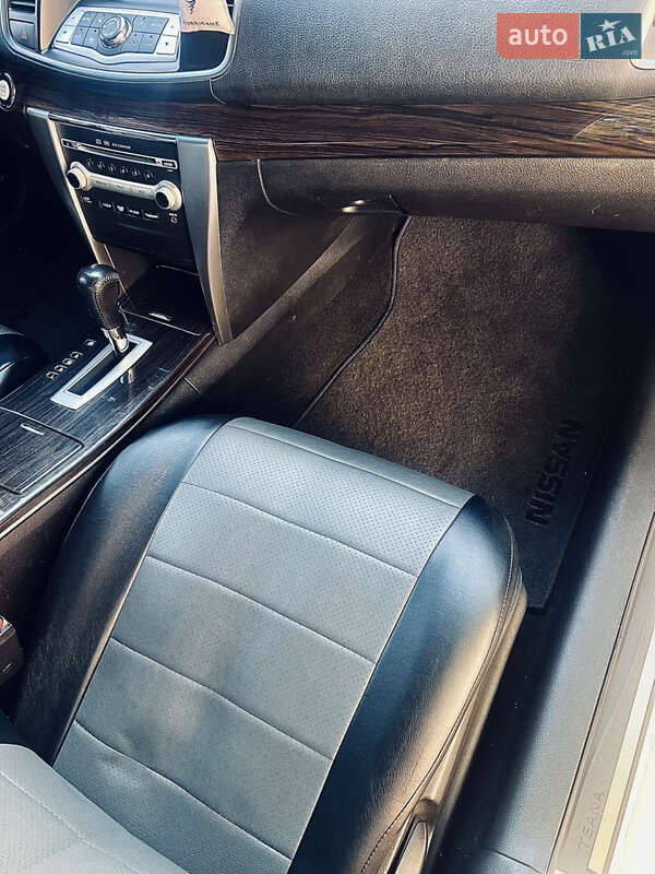 Седан Nissan Teana 2013 в Чернівцях