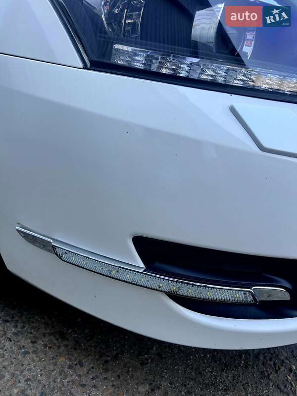 Седан Nissan Teana 2013 в Чернівцях