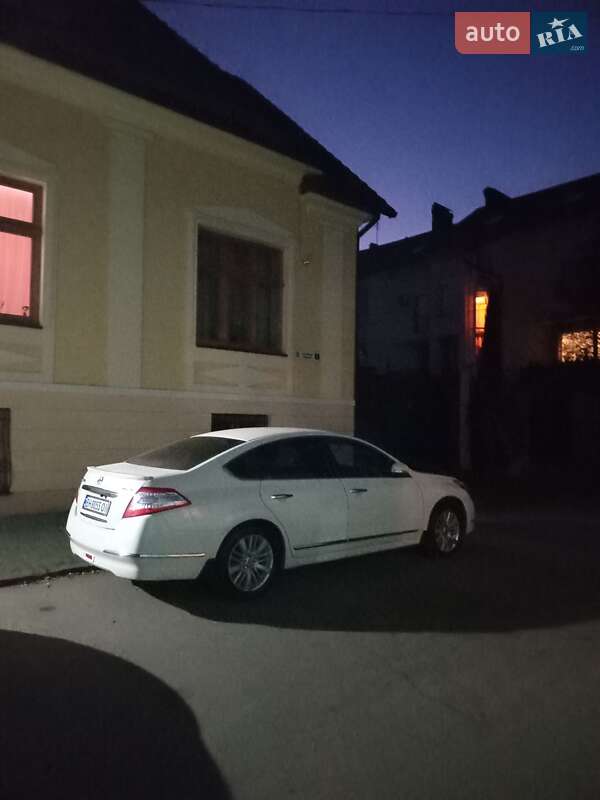 Седан Nissan Teana 2013 в Чернівцях