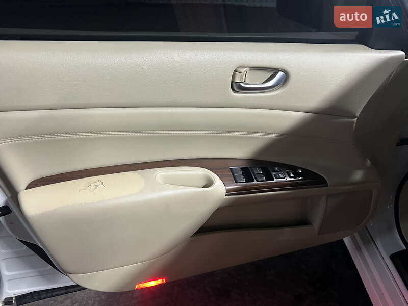 Седан Nissan Teana 2011 в Киеве