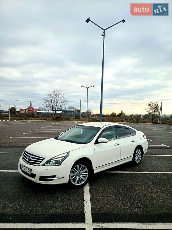 Седан Nissan Teana 2013 в Чернівцях