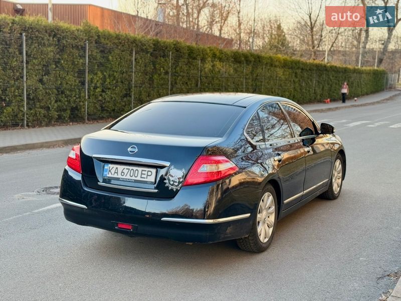Седан Nissan Teana 2010 в Києві