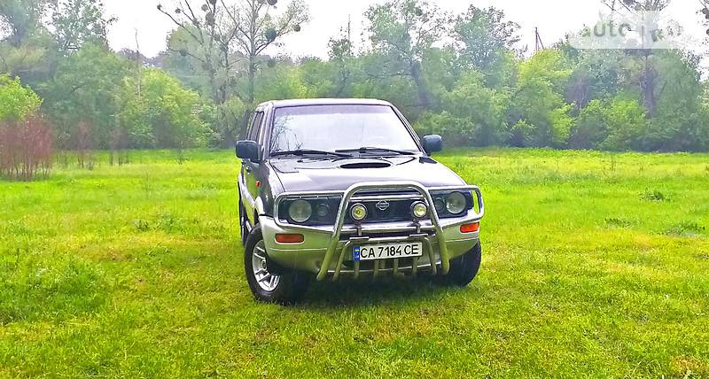 Позашляховик / Кросовер Nissan Terrano II 1999 в Києві