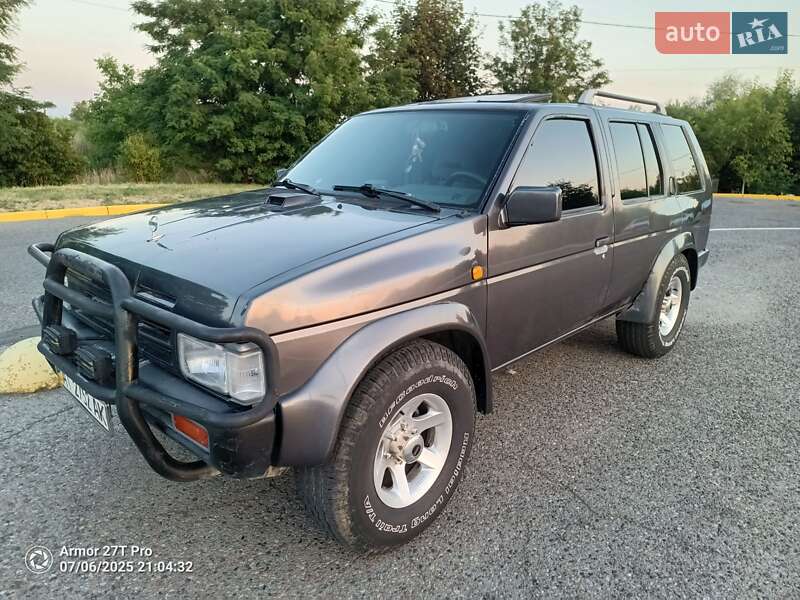 Позашляховик / Кросовер Nissan Terrano 1988 в Чернівцях