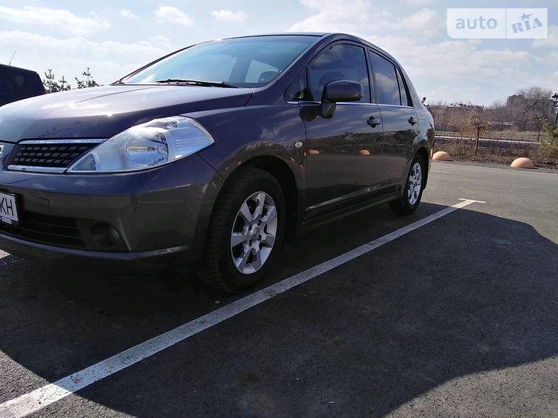 Nissan tiida 2008 год