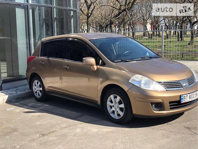 Хэтчбек Nissan TIIDA 2008 в Херсоне