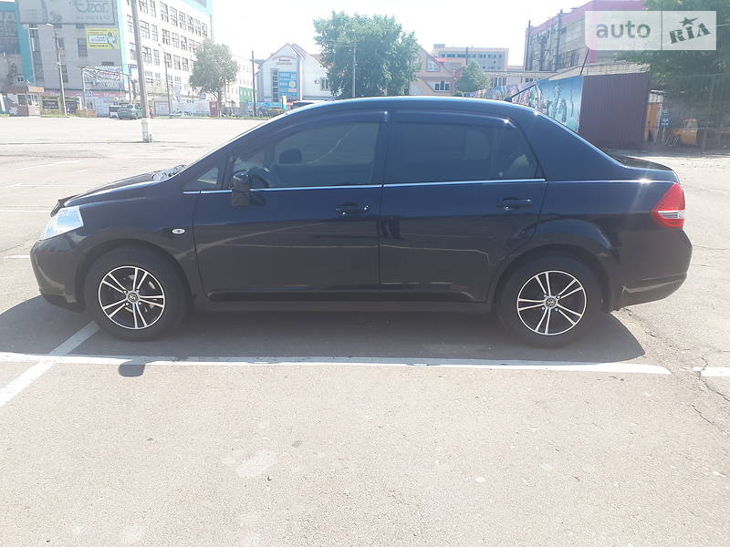 Седан Nissan TIIDA 2008 в Киеве