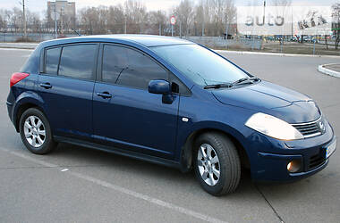 Хэтчбек Nissan TIIDA 2008 в Киеве