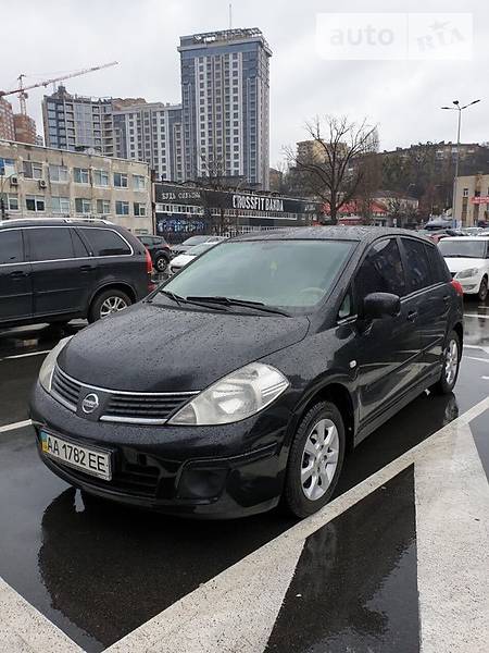 Nissan tiida 2008 год