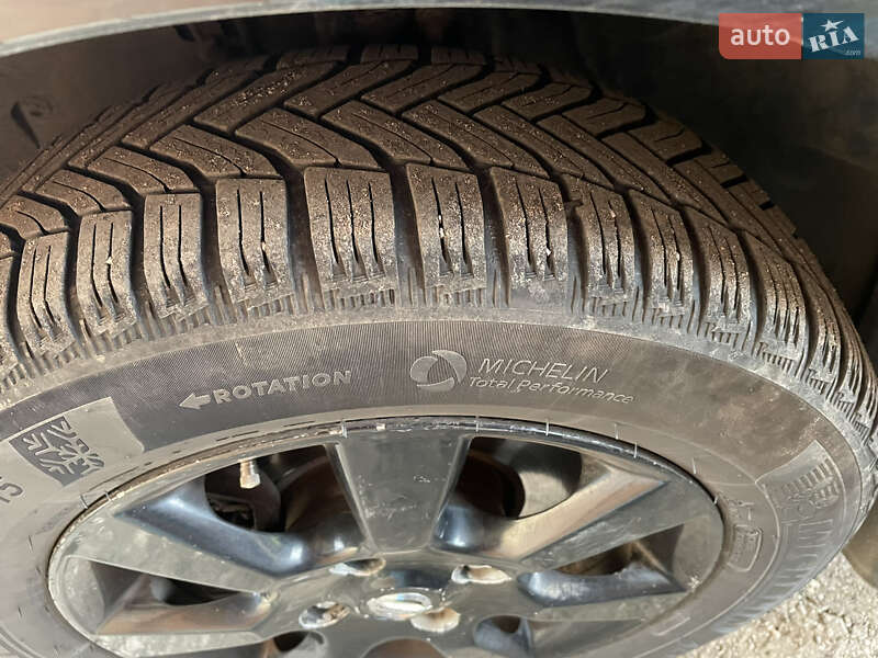 Седан Nissan TIIDA 2007 в Дніпрі