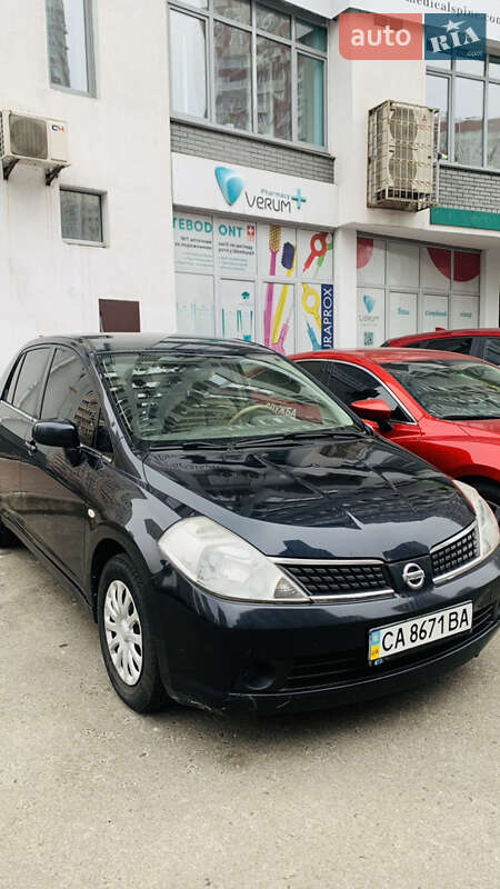 Седан Nissan TIIDA 2007 в Киеве