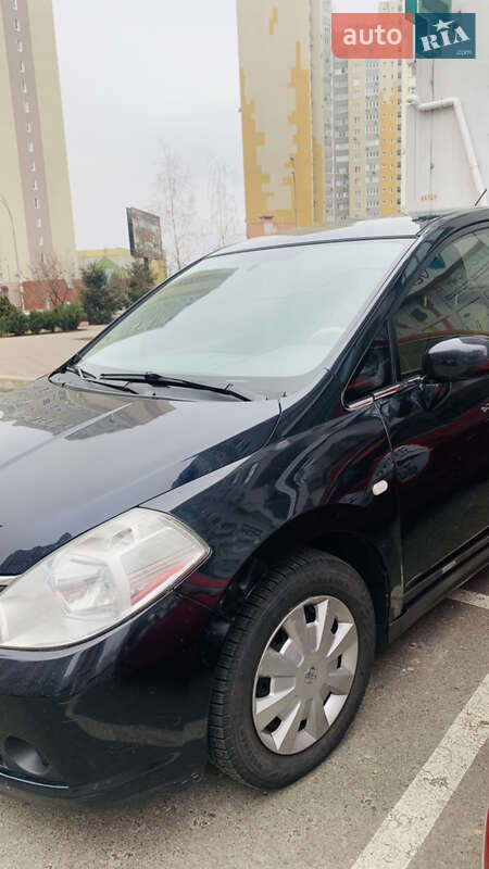 Седан Nissan TIIDA 2007 в Киеве