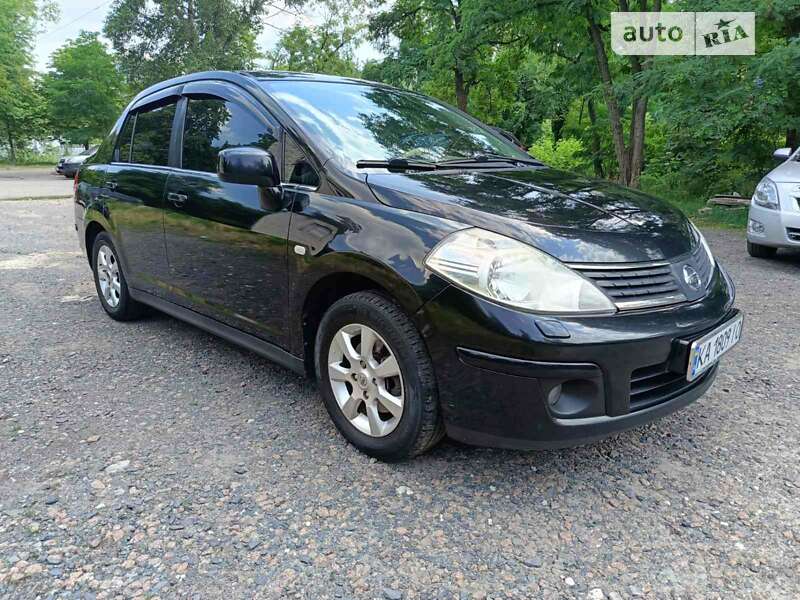 Nissan Tiida — Википедия