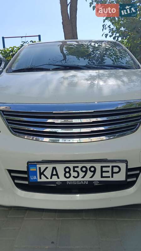 Хетчбек Nissan TIIDA 2010 в Одесі