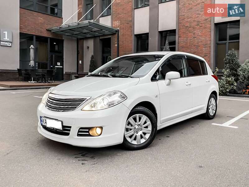 Nissan TIIDA 2010