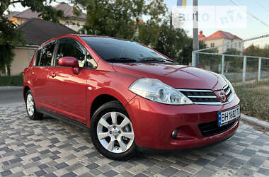 Хэтчбек Nissan TIIDA 2010 в Одессе
