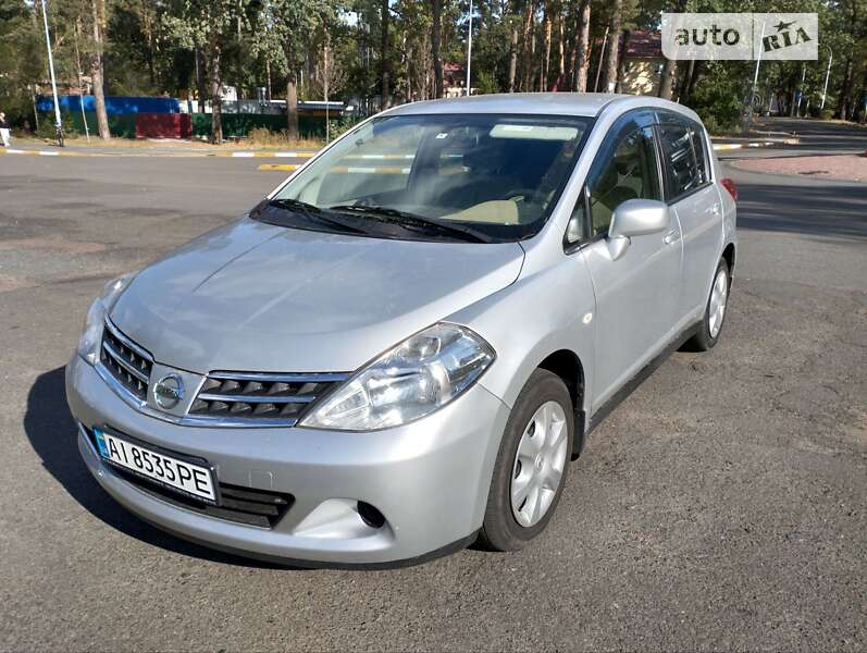 Хэтчбек Nissan TIIDA 2012 в Киеве