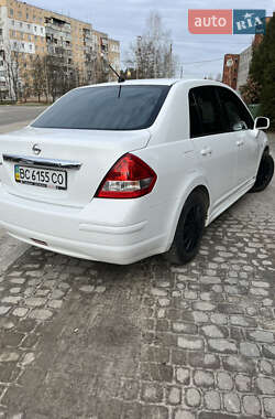 Седан Nissan TIIDA 2011 в Львове