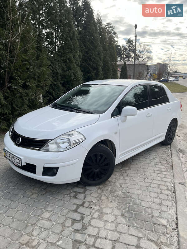 Седан Nissan TIIDA 2011 в Львове