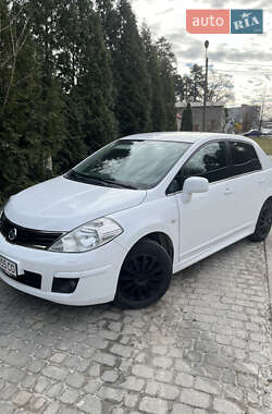 Седан Nissan TIIDA 2011 в Львове