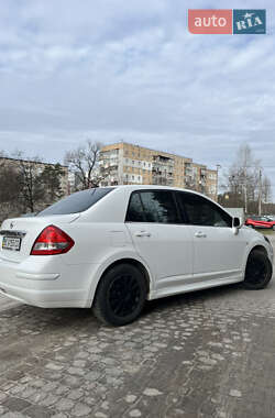 Седан Nissan TIIDA 2011 в Львове