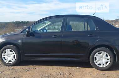 Седан Nissan TIIDA 2011 в Киеве