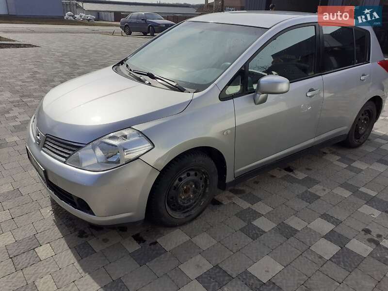 Nissan TIIDA 2007