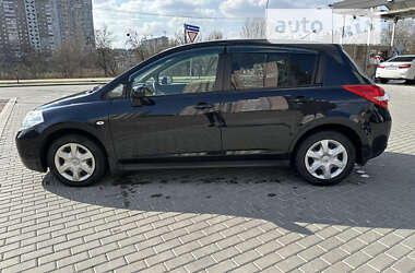 Хэтчбек Nissan TIIDA 2011 в Киеве