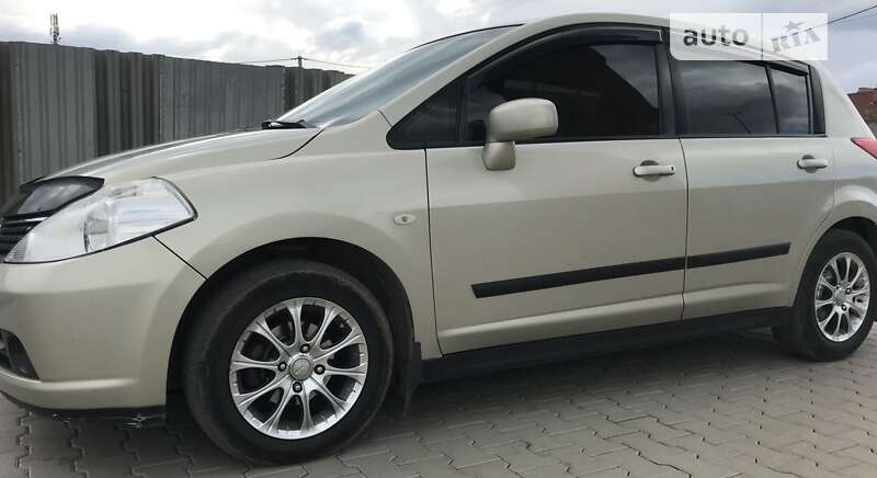 Хэтчбек Nissan TIIDA 2008 в Самборе