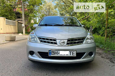 Хетчбек Nissan TIIDA 2012 в Одесі